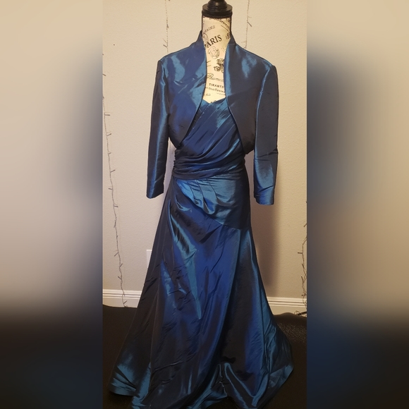 Formal Elegant Fit&Flare Gown - Picture 2 of 8